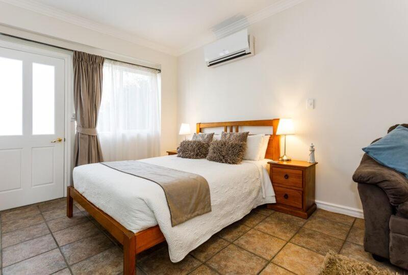 Inn The Tuarts Guest Lodge Busselton Accommodation - Adults Only Экстерьер фото