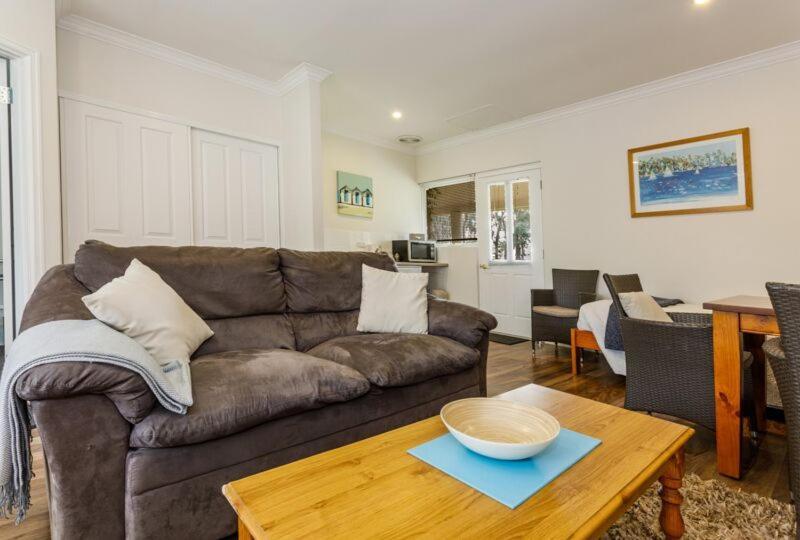 Inn The Tuarts Guest Lodge Busselton Accommodation - Adults Only Экстерьер фото