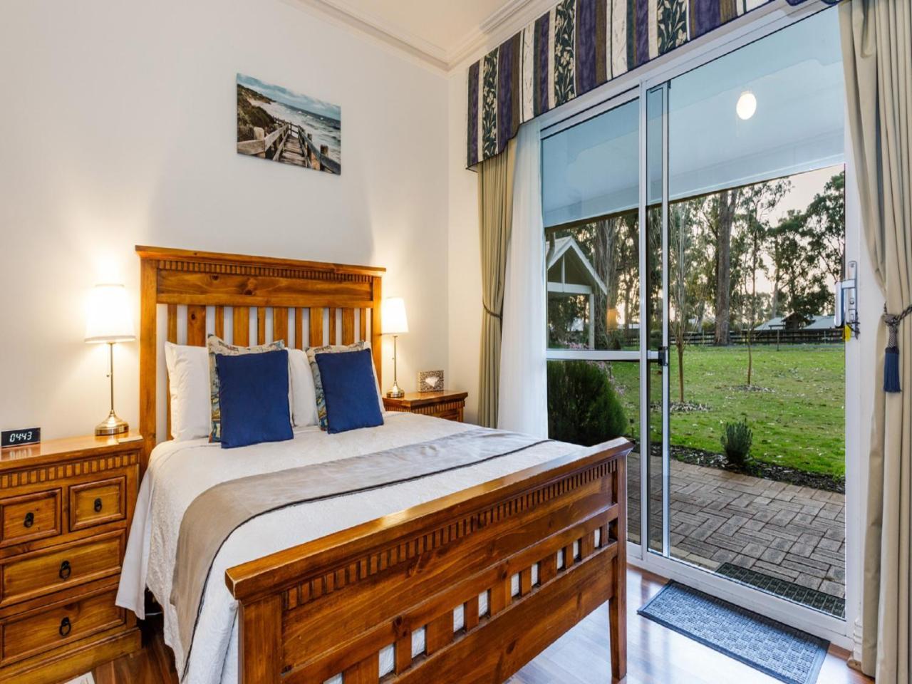 Inn The Tuarts Guest Lodge Busselton Accommodation - Adults Only Экстерьер фото